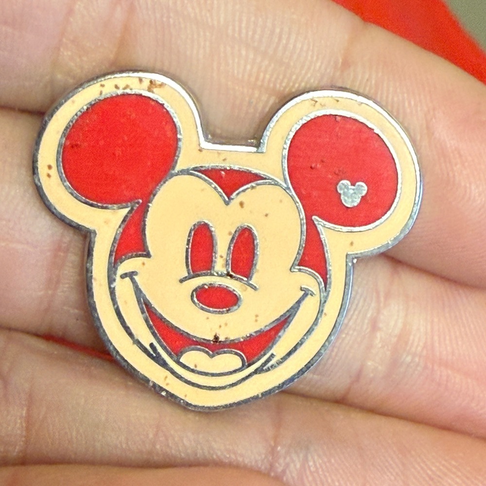 Disney Hidden Mickey Pin 1 of 5 Red Cream Mickey Mouse Face 2008 Trading Pin